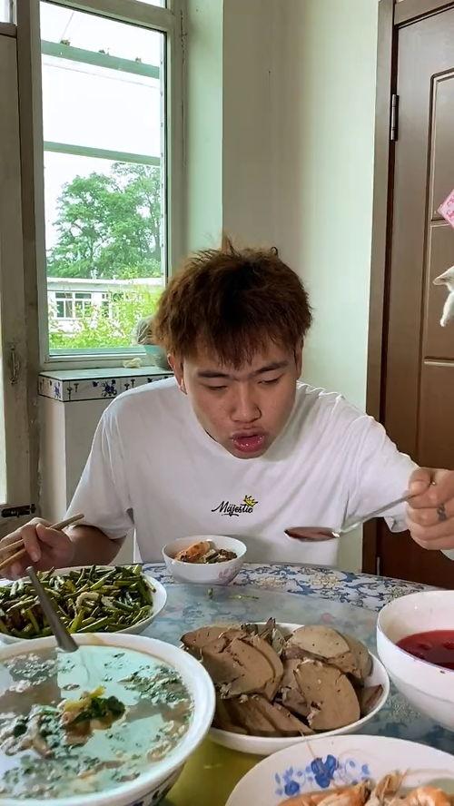 胖阿姨吃瓜趣事