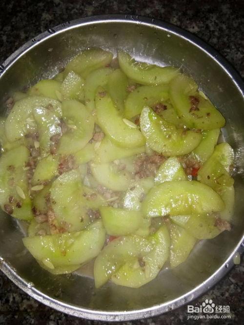 拉瓜怎么炒着吃,家常美味新尝试