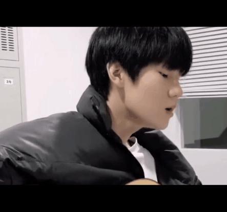 张真源吃瓜瞬间,意外曝光娱乐圈惊人内幕